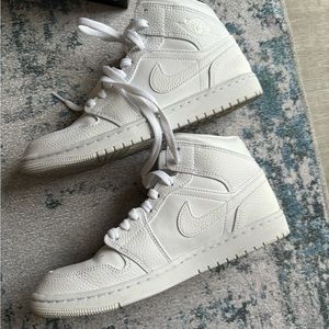Nike Jordan 1 Mid all white
